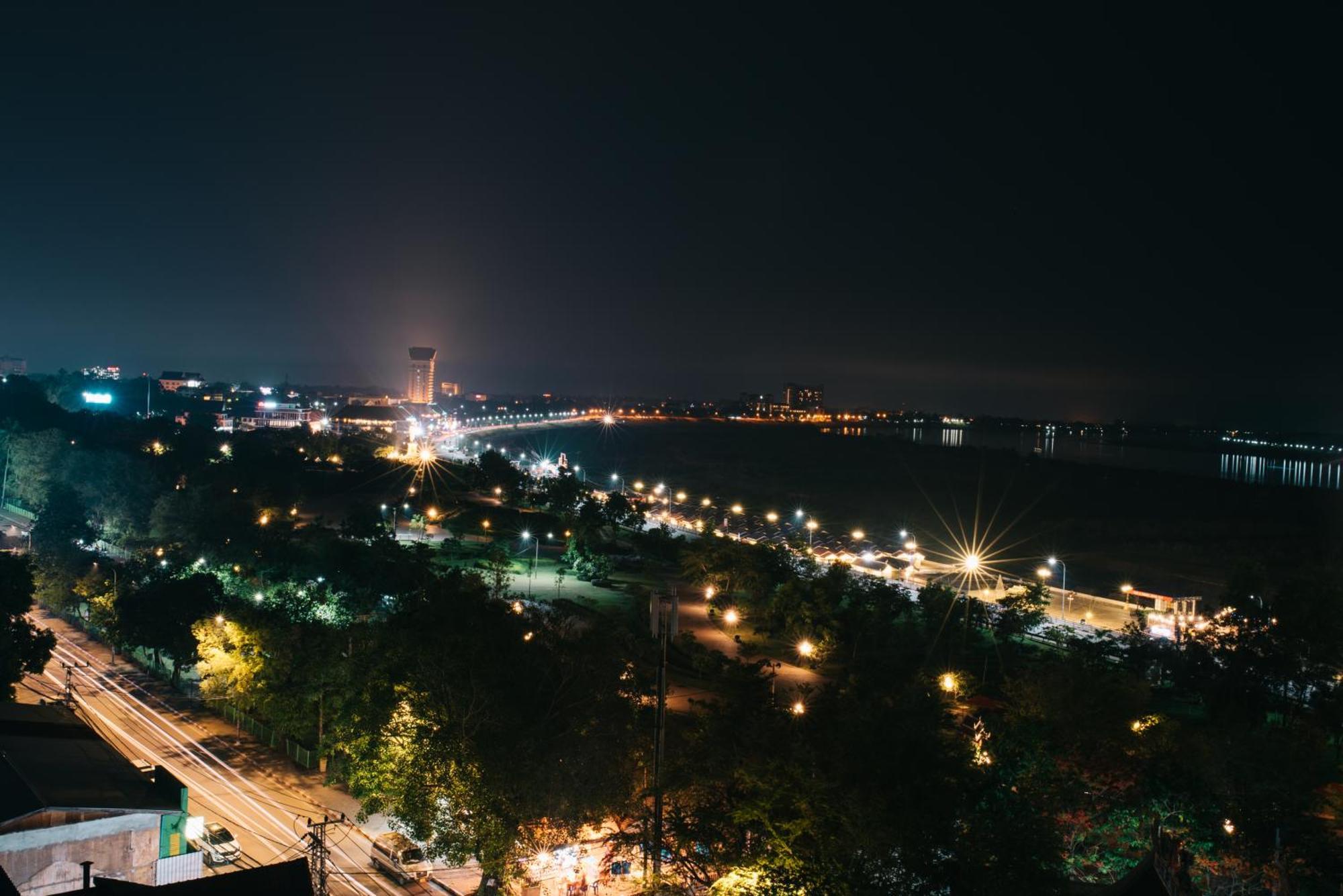 V Hotel Вьентьян Экстерьер фото