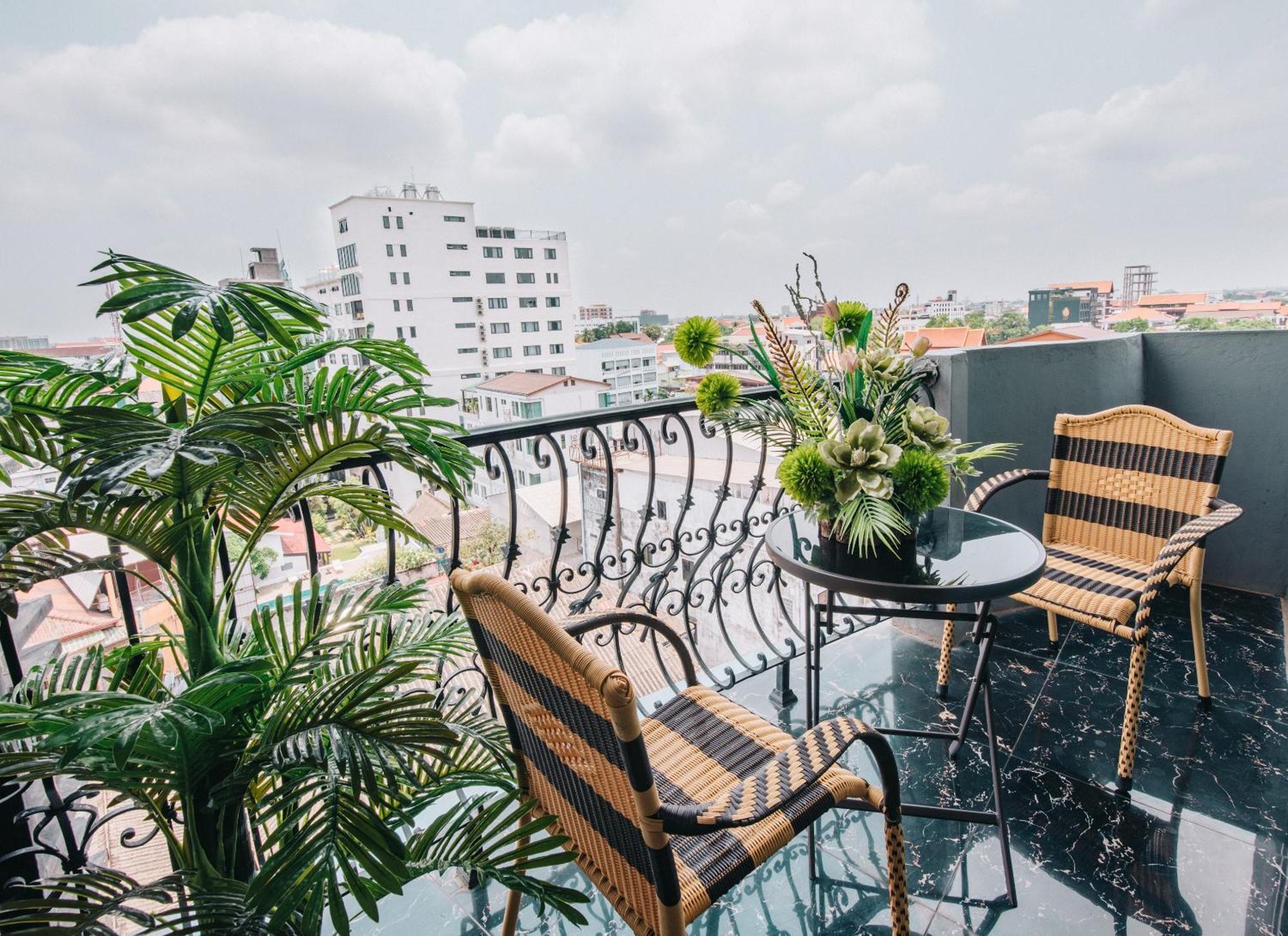 V Hotel Вьентьян Экстерьер фото